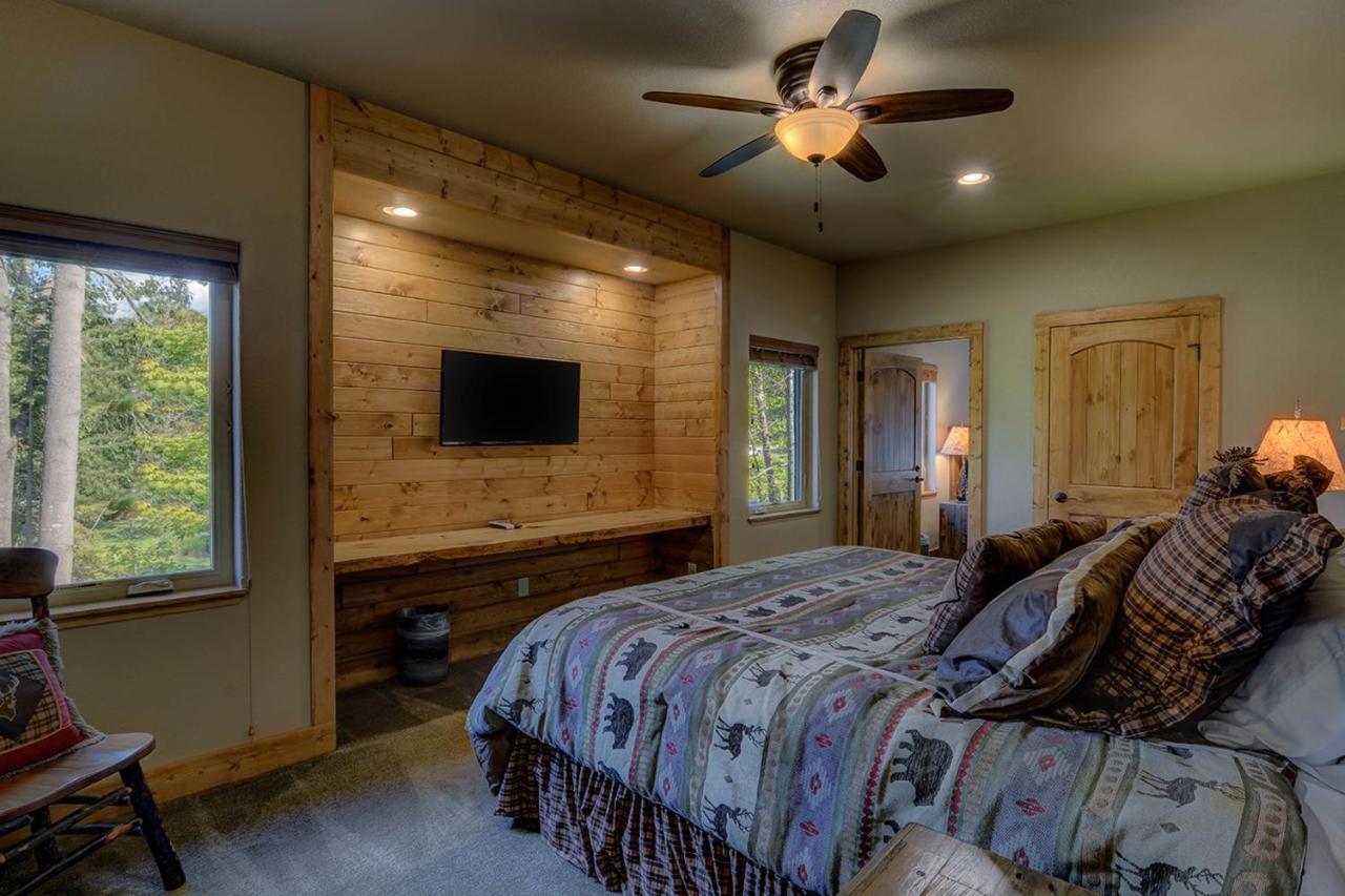 Whispering Pines Lodge: 9 Bedroom Eagle River Exterior foto